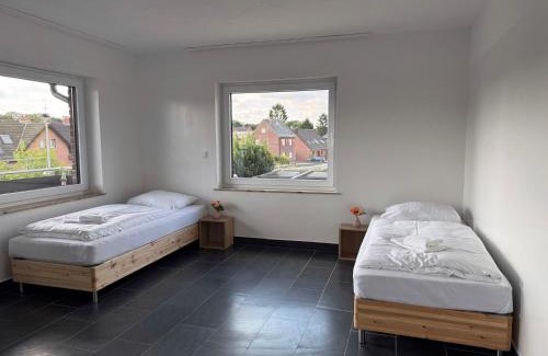 Wegberg Apartamento | T&K Apartments - Wegberg - 4-7 room Apartments - private parking - WIFI - Fully equipped kitchen