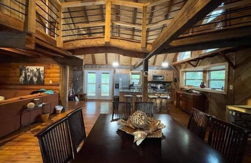 Jamestown Cabina | T&M Elite Retreat! Hike/ Ride to Trails, Big South Fork, Near Scenic Parks!