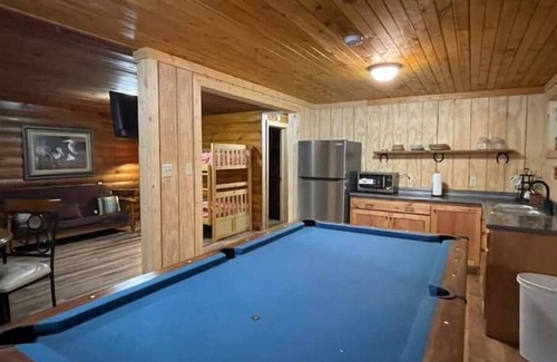 Jamestown Cabina | T&M Elite Retreat! Hike/ Ride to Trails, Big South Fork, Near Scenic Parks!