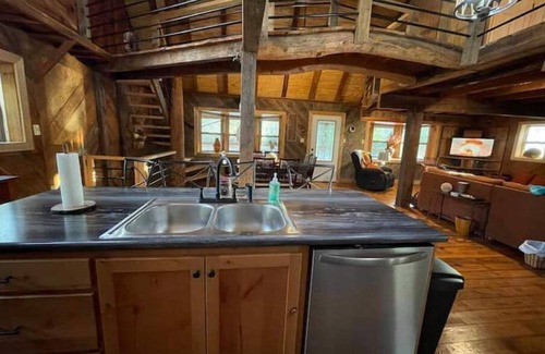 Jamestown Cabina | T&M Elite Retreat! Hike/ Ride to Trails, Big South Fork, Near Scenic Parks!