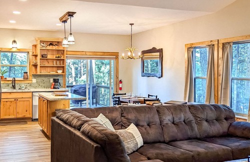 Ruidoso Cabina | T-Post Cabin Summary: