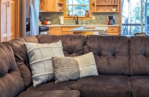 Ruidoso Cabina | T-Post Cabin Summary: