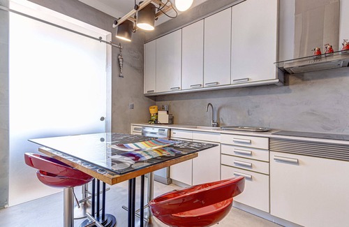 Campo Grande Apartamento | T0+1 APARTMENT WITH STUNNING VIEWS OVER THE NEIGHBORHOOD OF ALVALADE