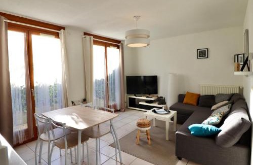 Annecy Old Town Apartamento | T1 Confortable à 2 Pas du Centre d'Annecy avec Parking et Terrasse - FR-1-432-44