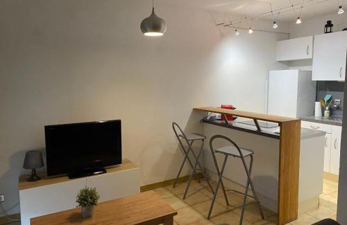 Hyeres City Centre Apartamento | T1 résidence privée bien situé,piscine,tennis,parking