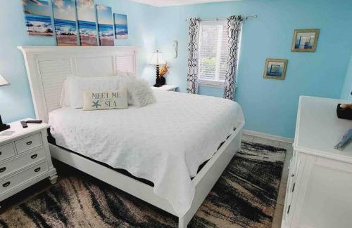 Saint Simons Island Casa | T11 Downstairs King Bed Ocean Walk Resort close to tennis courts and back pool