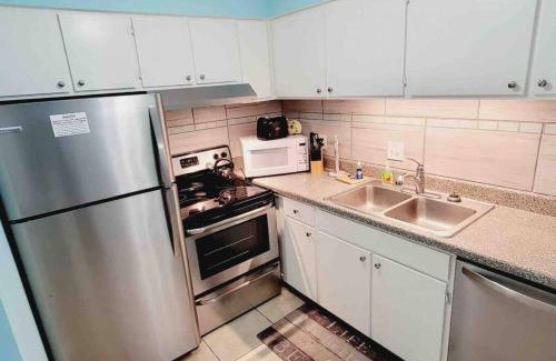 Saint Simons Island Casa | T11 Downstairs King Bed Ocean Walk Resort close to tennis courts and back pool