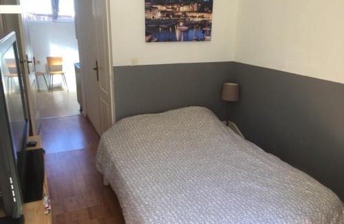 Bompard Casa | T2 équipé au calme + Terrasse à 1 km de la Mer