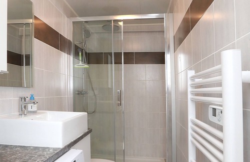 Garches Apartamento | T2 45 m² on private driveway at the gates of Paris (1 to 6 people)