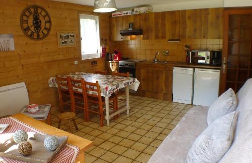 Samoens Apartamento | T2 au calme, proche centre village - Terrasse et parking - FR-1-629-16