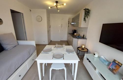 Cros-de-Cagnes Apartamento | T2 au calme, proche des plages, climatisé et parking privé