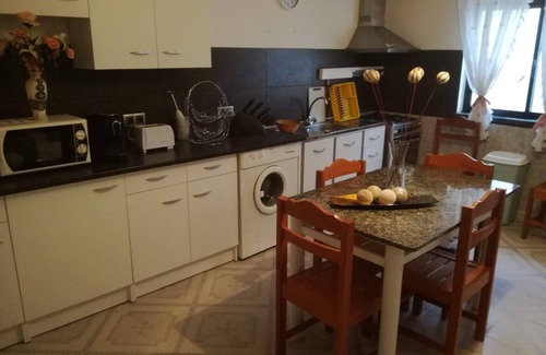 Alagoas Apartamento | T2 Baixo Inserido Numa Vivenda em Portimão