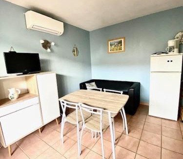 Saintes-Maries-de-la-Mer Apartamento | T2 cabine avec piscine collective, parking, climatisation, pour 4 personnes