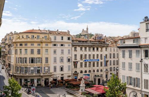 Opera Apartamento | T2 Chic, Vue Vieux-Port et Notre Dame, Atypique, Calme, Clim, 48M2, Accès autonome avec code