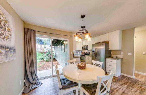 West End Casa | T2: Chillin Villa: Gazebo for hangout n cozy house