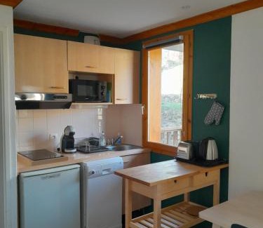 Besse-et-Saint-Anastaise Apartamento | T2 confortable - Piscine chauffée - Super Besse