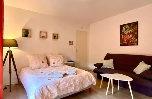 Auxerre Apartamento | T2 cosy proche hôpital + parking gratuit sur place