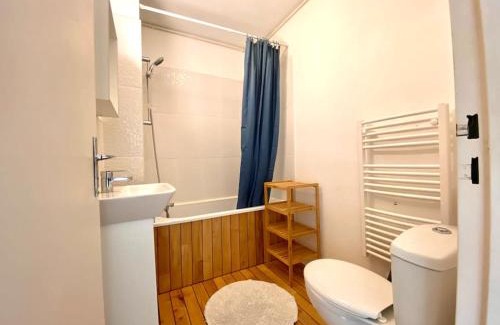 Auxerre Apartamento | T2 cosy proche hôpital + parking gratuit sur place
