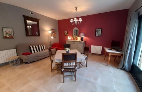 La Roche-Posay Apartamento | T2 de Standing avec Jardin, Terrasse et WI-FI au Centre de La Roche-Posay - FR-1-541-67