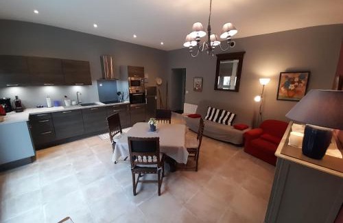 La Roche-Posay Apartamento | T2 de Standing avec Jardin, Terrasse et WI-FI au Centre de La Roche-Posay - FR-1-541-67