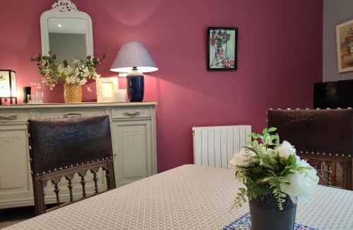 La Roche-Posay Apartamento | T2 de Standing avec Jardin, Terrasse et WI-FI au Centre de La Roche-Posay - FR-1-541-67