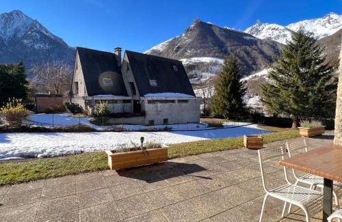 Cauterets Apartamento | T2 ensoleillé. Terrasse et vaste jardin commun