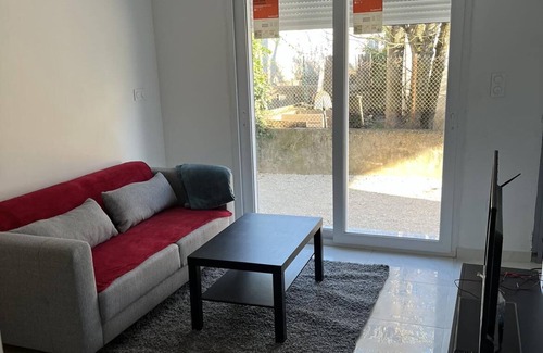 Bagnols-sur-Ceze Apartamento | T2 in a quiet villa