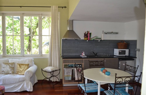 Chateauneuf-Grasse Apartamento | T2 nivel de jardín independiente de una casa de campo con piscina en posición dominante