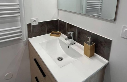 Roujan Apartamento | T2 Lumineux Avec sa Cour Privée