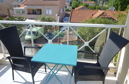 Sanary-sur-Mer Apartamento | Nuevo en Sanary, 52 m2, todo a pie, tranquilo, vista despejada, aire acondicionado, estacionamiento, wifi.