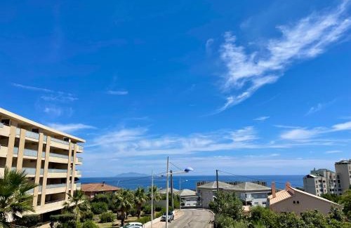 Bastia Apartamento | T2 moderne et lumineux, clim, terrasse et vue mer