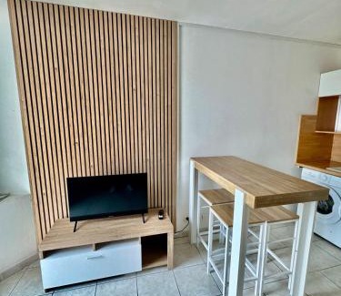 Istres Apartamento | T2 Spacieux, Lumineux et Centrale