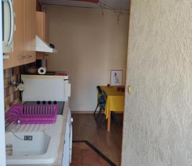 Saint-Jean-de-Vedas Apartamento | T2 sur la place du village proche Mer et Montpellier