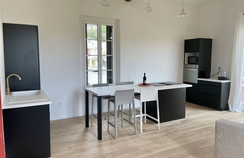 Clapiers Apartamento | T3 apartment in traditional stone Mediterranean farmhouse