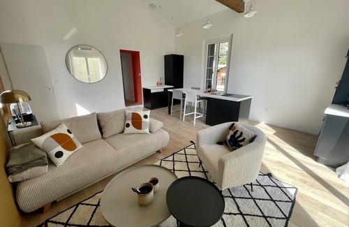Clapiers Apartamento | T3 apartment in traditional stone Mediterranean farmhouse