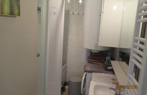 Sainte-Cecile-Plage Apartamento | T3 avec balcon plein sud en bord de mer – 50 ml .2 chambres tout confort, équipé de chauffage électrique pour période hivernale,