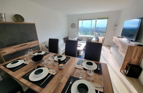 Mougins Apartamento | T3 avec magnifique vue montagne, 3 étoiles, piscine et parking, clim