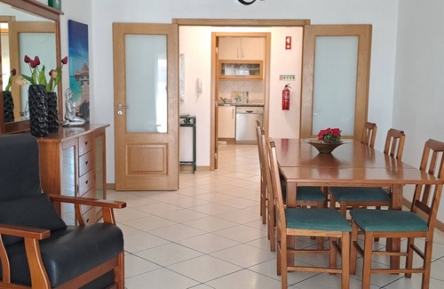 Areias de Sao Joao Apartamento | T3, espaçoso, wifi, a/c, junto à praia!