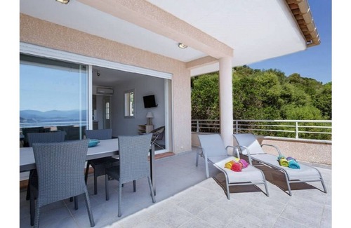 Belvedere-Campomoro Villa | T3 Les pieds dans l'eau: sea view - Air-conditioned, equipped apartment - Golf Campomoro
