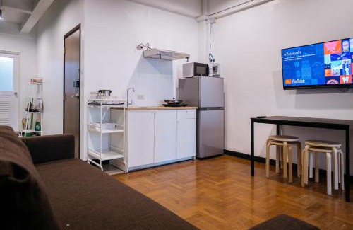 Khlong San Apartamento | T3 TWO Bedrooms WIFI Full kitchen 1 min to BTS