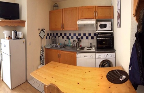 Bagneres-de-Luchon Apartamento | T3 with summer pool garden