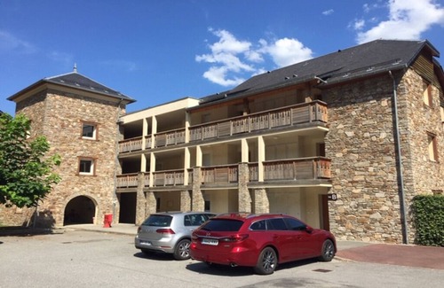Bagneres-de-Luchon Apartamento | T3 with summer pool garden