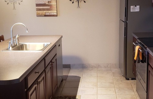 Birchwood Condominio | Condominio 1BD / 1BA en el campo de golf de Tagalong con vista al lago Red Cedar