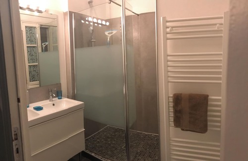 Baille Apartamento | T4 Air-conditioned 3 Bedrooms Proximité Castellane Immeuble Art Déco / 6 persons