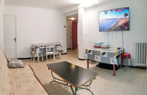 3rd Arrondissement Apartamento | T4 Apartment with sunny balcony near St Charles Marseille station