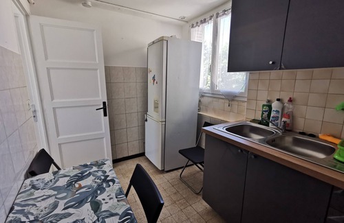 3rd Arrondissement Apartamento | T4 Apartment with sunny balcony near St Charles Marseille station