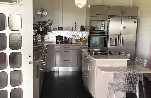 Trois-Ilets Apartamento | Diseño T4 en exuberante vegetación, vista al mar y piscina, a 10 minutos de las playas.