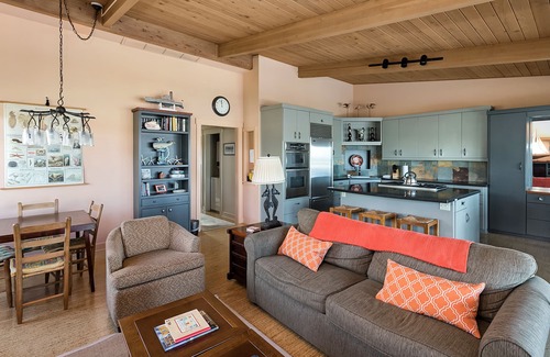 Gearhart Condominio | Hermoso condominio expansivo con vista al mar. Recién remodelado.