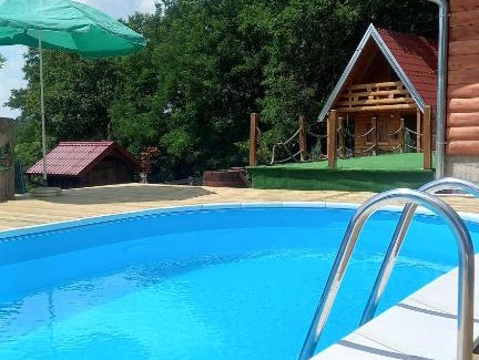 Mladenovac Casa | Taćina i Dokina kolibica