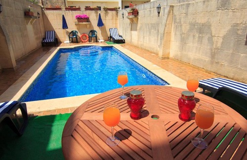 Xewkija Casa | Ta' Bejza Holiday Home - 5 bedroom